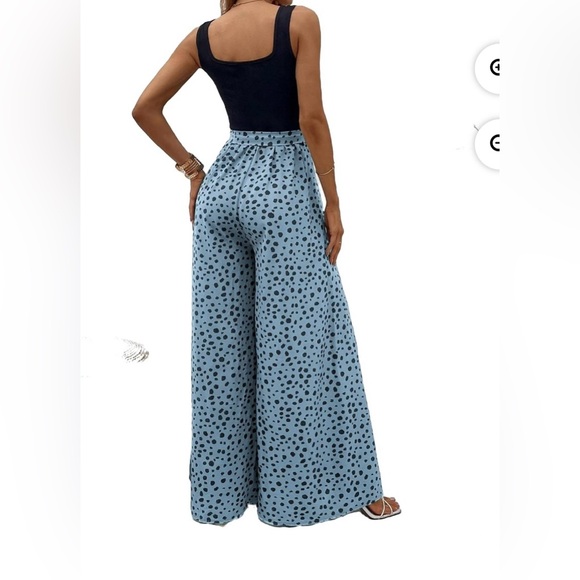 Sleeveless polka dot jumpsuit with belt..(NWT)..size small - Picture 2 of 5